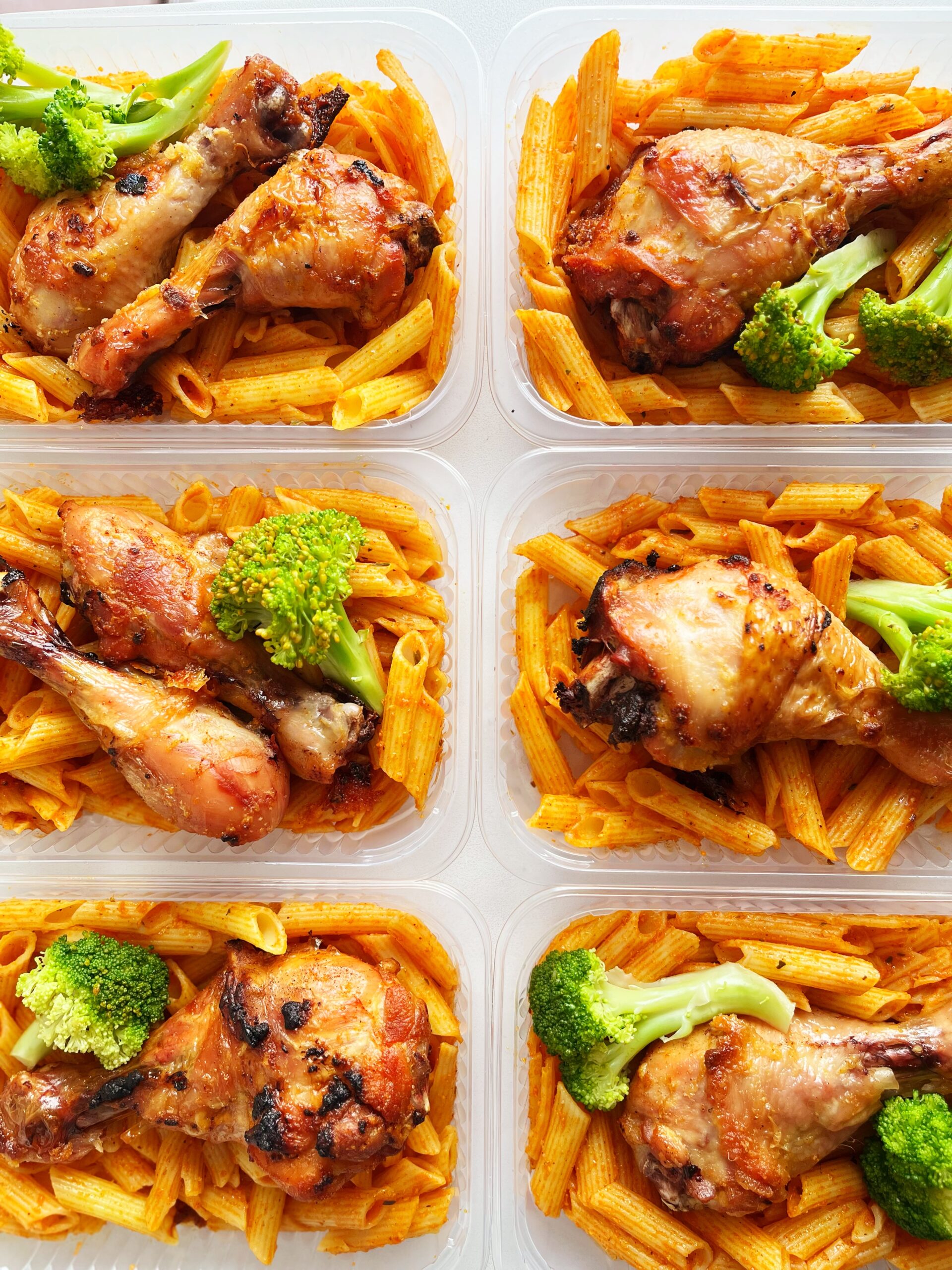 Coxa assada, brócolis e macarrão sem glúten - prato sem lactose (350g)