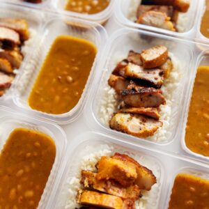 Picanha suína assada (110g), arroz (90g), feijão carioca (150g) – prato sem glúten/lactose