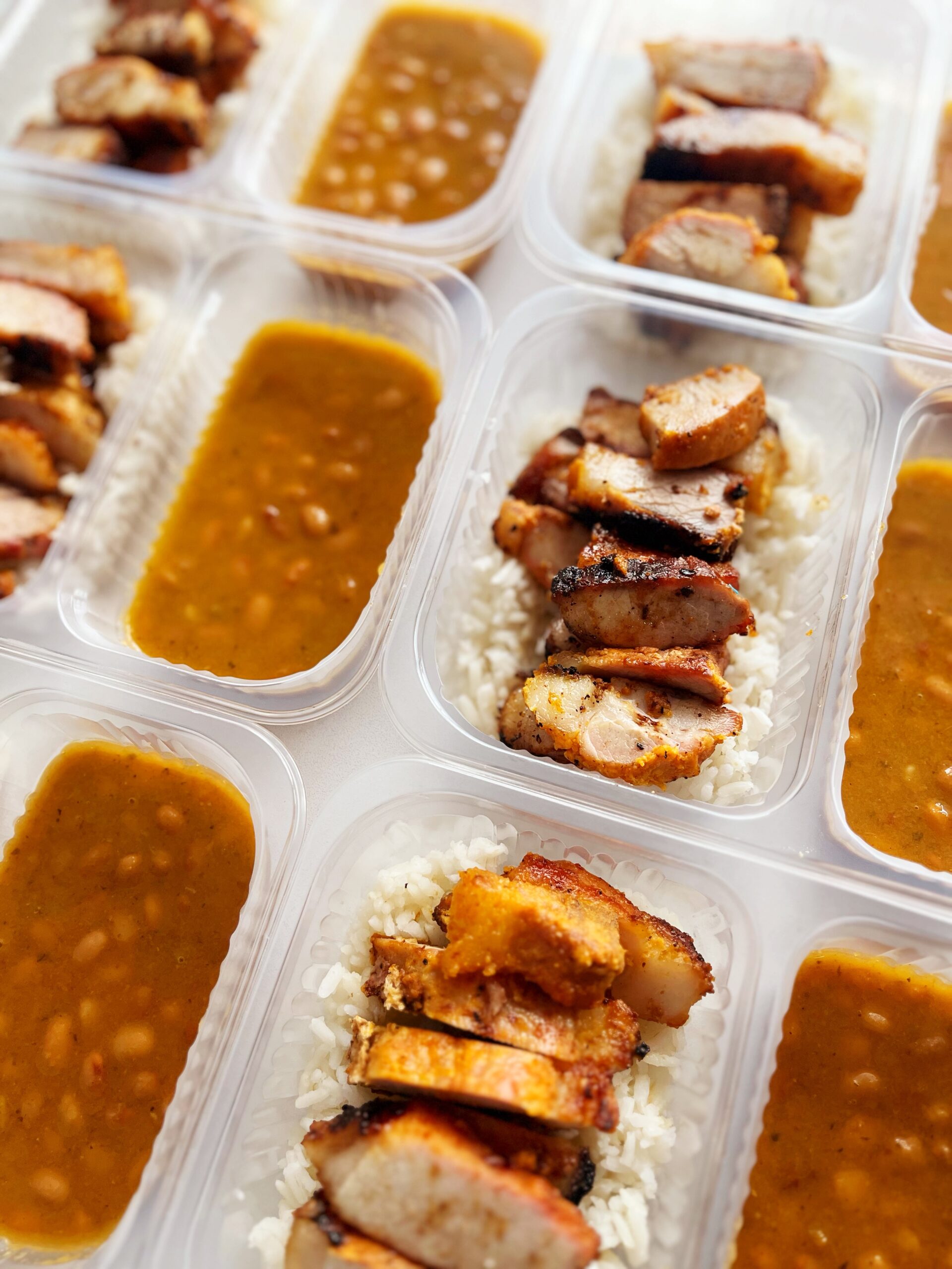 Picanha suína assada (110g), arroz (90g), feijão carioca (150g) - prato sem glúten/lactose