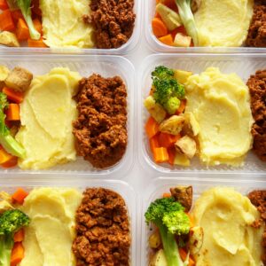 Carne moída (120g), legumes, (80g), purê de mandioquinha (150g) – prato sem glúten/lactose