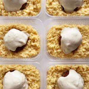 Risoto (220g) com polpetone de carne aos três queijos (130g) – prato sem glúten