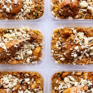 Arroz mineiro: com frango, milho, couve-manteiga e queijo minas frescal (350g)