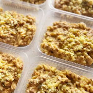 Massa sem glúten ao molho de carne cremosa aos três queijos – 350g