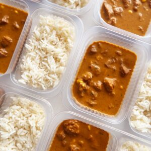 Strogonoff de carne com milho (200g), arroz branco (150g) – prato sem glúten