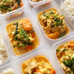APENAS 24H NO VALOR DO KIT 🗣️🤩Tilápia tailandesa com cenoura, vagem e coente (200g), arroz branco (150g) – prato sem glúten/lactose