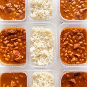 Feijoada de feijão carioca (220g), arroz branco (130g) – prato sem glúten/lactose