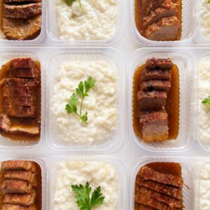 Lombo ao seu próprio molho (150g), arroz à piamontese (200g) – prato sem glúten