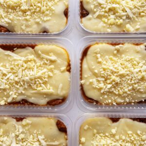 Escondidinho de carne de panela (130g), aipim com coalho (220g) – prato sem glúten