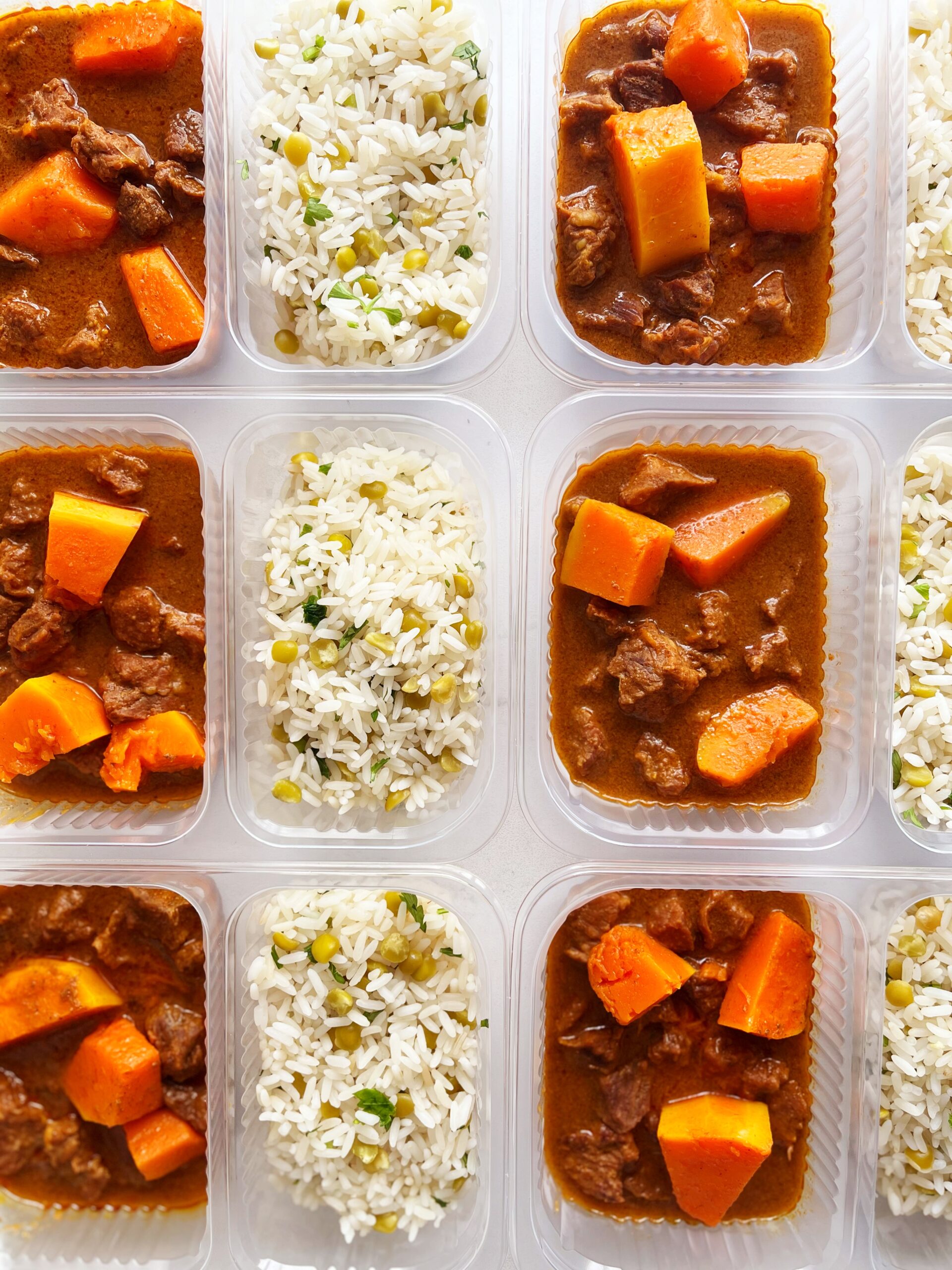 Ensopado de carne com abóbora (200g), arroz com ervilha e salsinha (130g) - prato sem glúten/lactose