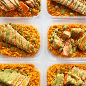 VALOR DO KIT NO FDS ⚠️😱 Salmão ao pesto artesanal (100g), risoto de tomates assados (230g) – prato sem glúten