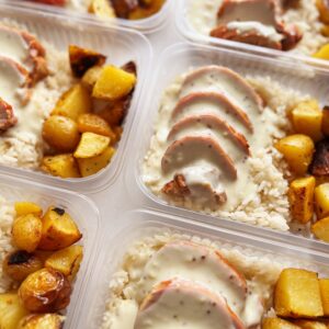 Filé suíno ao molho de mostarda Dijon (150g), batata rústica (80g), arroz (120g) – prato sem glúten