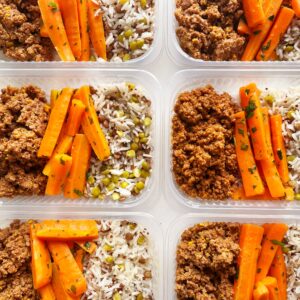 Carne moída (120g), cenouras temperadas (80g), arroz multigrãos (100g) – prato sem glúten/lactose