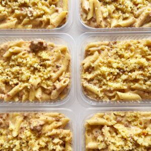 Massa sem glúten ao molho cremoso de carne aos três queijos – provolone, mussarela e queijo cremoso (350g)