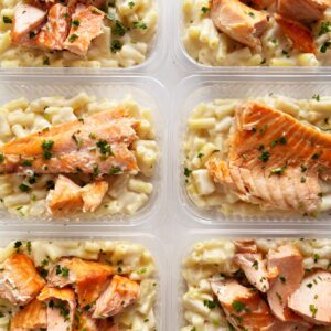 APENAS 24H NO VALOR DO KIT 🤩🤌🏼Salmão ao forno (90g), massa ao molho cremoso de limão siciliano (260g) – prato sem glúten