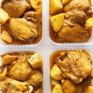 Porção: sobrecoxa ensopada com batatinha – 270g