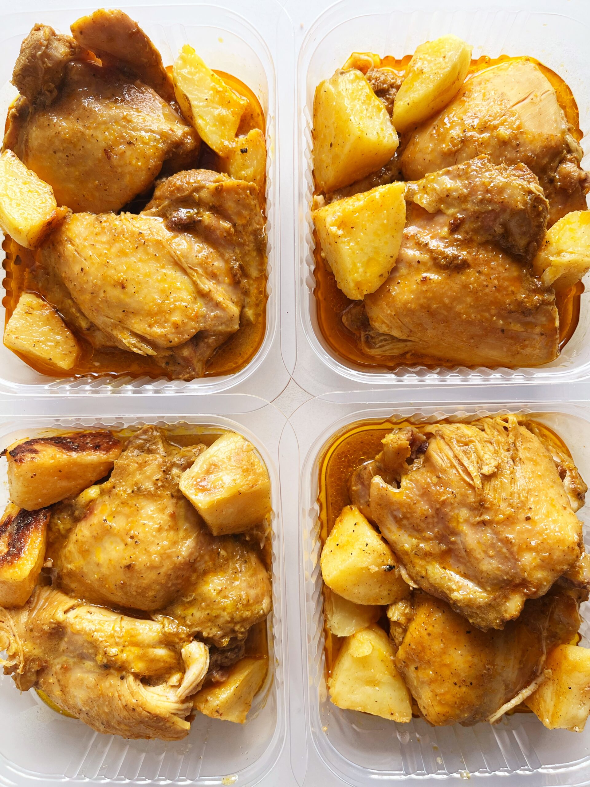 Porção: sobrecoxa ensopada com batatinha - 270g