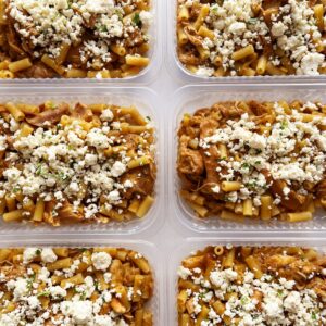 Massa Mykonos: mini rigatoni sem glúten, frango, alho poró, ricota fresca e azeite extra virgem – 350g