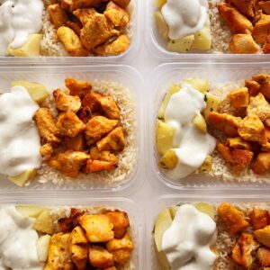Filé de frango assado (110g), batata ao molho gorgonzola (130g), arroz branco (80g) – prato sem glúten