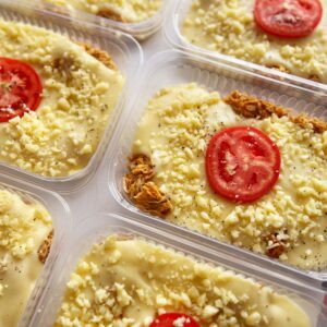 Escondidinho italiano de frango (120g), purê de batata do reino, tomate fresco e mussarela (230g) – prato sem glúten