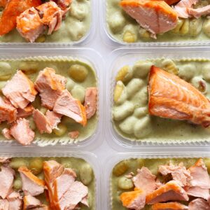 APENAS 24H NO VALOR DO KIT 🎉😱Salmão ao forno (90g), nhoque ao molho pesto cremoso (250g)