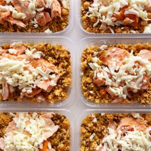 APENAS 24H NO VALOR DO KIT 🤩🙌🏼Salada Bari: couscous marroquino, grãos, pesto artesanal de tomate seco, salmão, mussarela de búfala – 300g