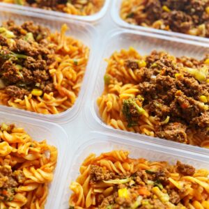 Macarrão com carne moída funcional (brócolis, couve-flor, cenoura e milho) – prato sem glúten/lactose (350g)
