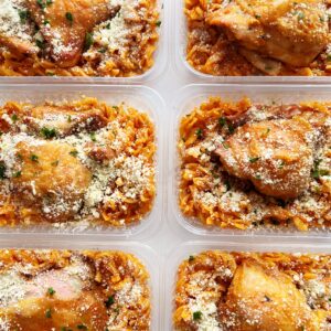 Frango de padaria com parmesão (mín. 150g), massa sem glúten (200g)
