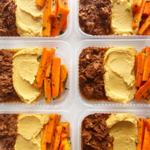 SUPER PROTEICO! Carne árabe (120g), purê de grão de bico (150g), cenouras temperadas (80g) – prato sem glúten/lactose
