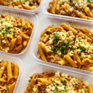 Pasta Sole: massa sem glúten, frango em lascas, provolone e salsinha – 350g