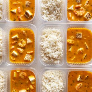 APENAS 24H NO VALOR DO KIT 😱🎉Moqueca de camarão com queijo de coalho maçaricado (200g), arroz branco (140g) – prato sem glúten