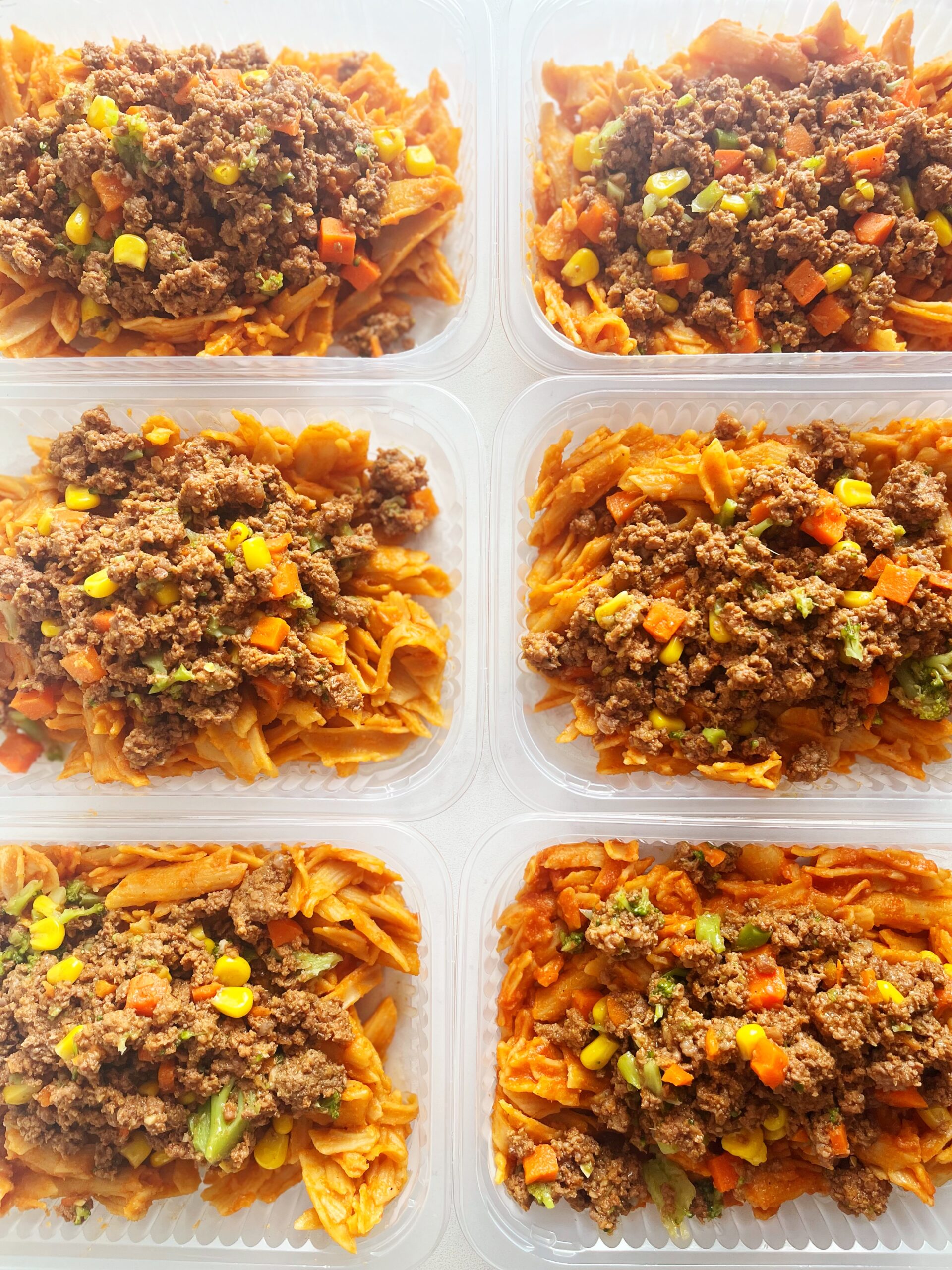 SUPER PROTEICO! Carne moída com legumes (150g), macarrão de lentilha (200g) - prato em glúten/lactose