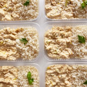 Frango cremoso com alho poró (200g), arroz (120g) – prato sem glúten