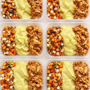 Pulled pork (120g), purê de batata doce (150g), salada de quinoa com legumes (80g) – prato sem glúten/lactose