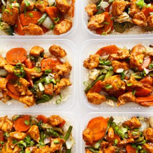 Chop Suey de frango (230g), arroz branco (120g) – prato sem glúten/lactose