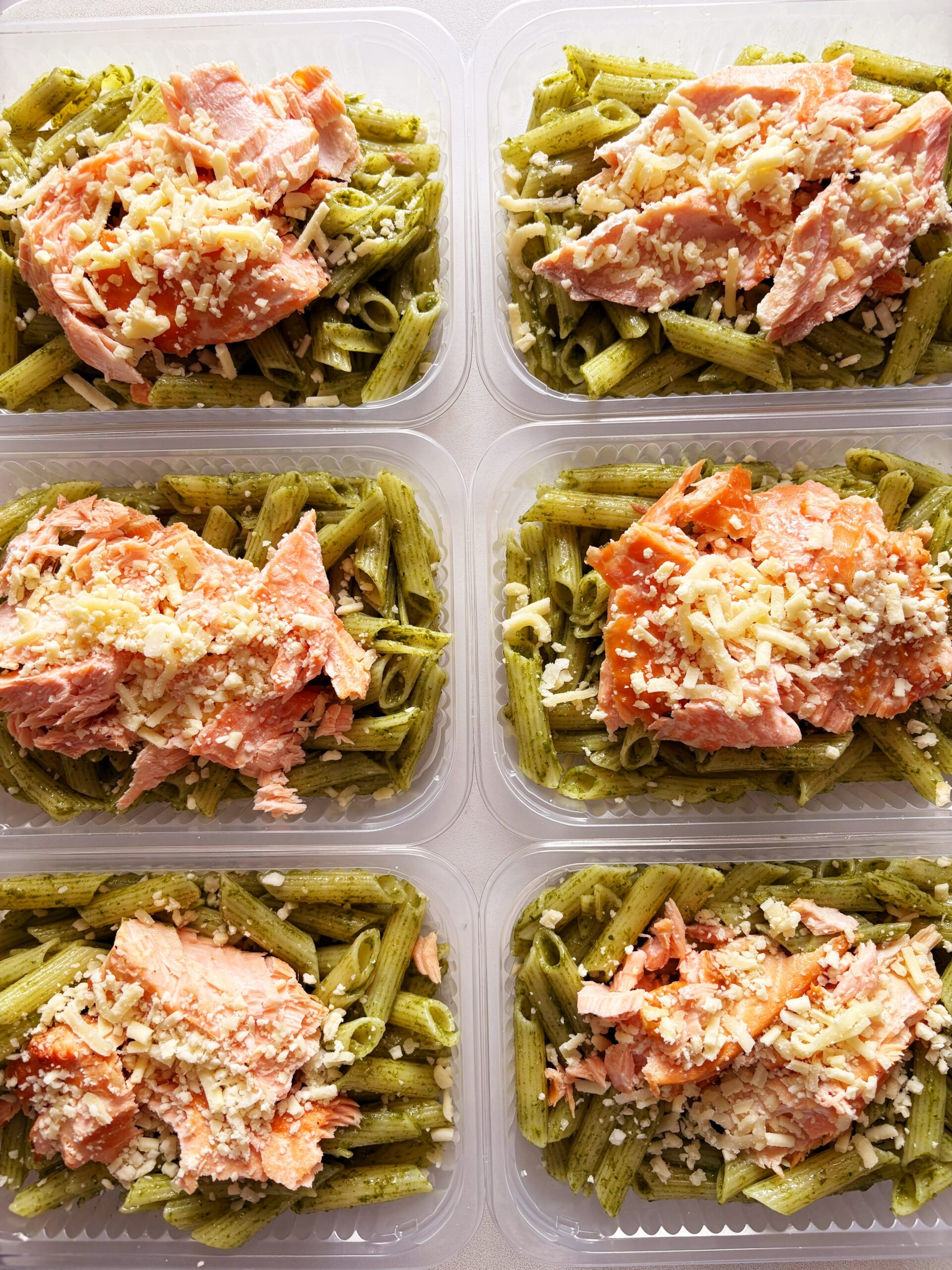 APENAS 24H NO VALOR DO KIT đđ±SalmĂŁo ao forno com parmesĂŁo (100g), massa ao pesto (210g) â prato sem glĂșten