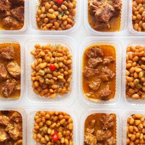 Cupim na pressão (150g), feijão (130g), arroz (70g) – prato sem glúten/lactose