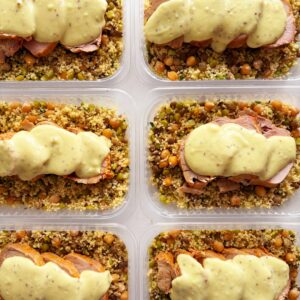 Salada de couscous marroquino multigrãos com filé mignon suíno ao molho de mostarda Dijon – 300g