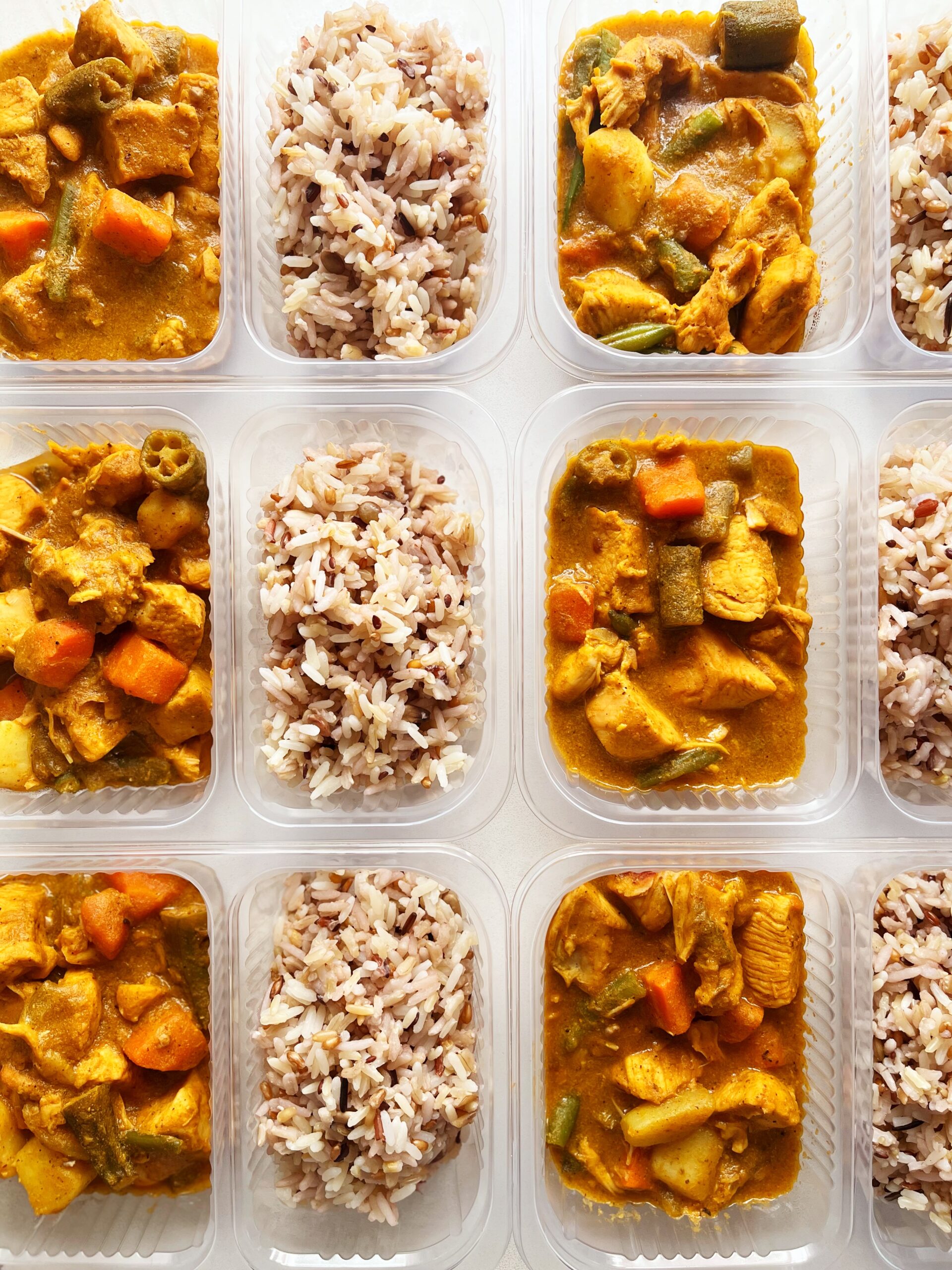 Frango de panela com legumes (220g), arroz sete grãos (130g) - prato sem glúten/lactose